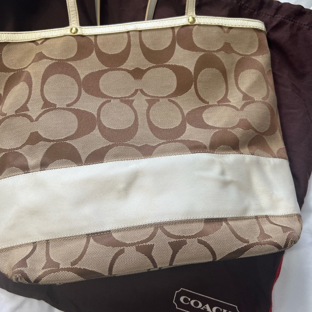Reversible Coach bag. Brown/beige and white. 2 bags in one!
